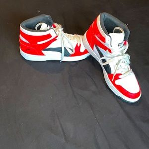 Mens White/Red Pumas